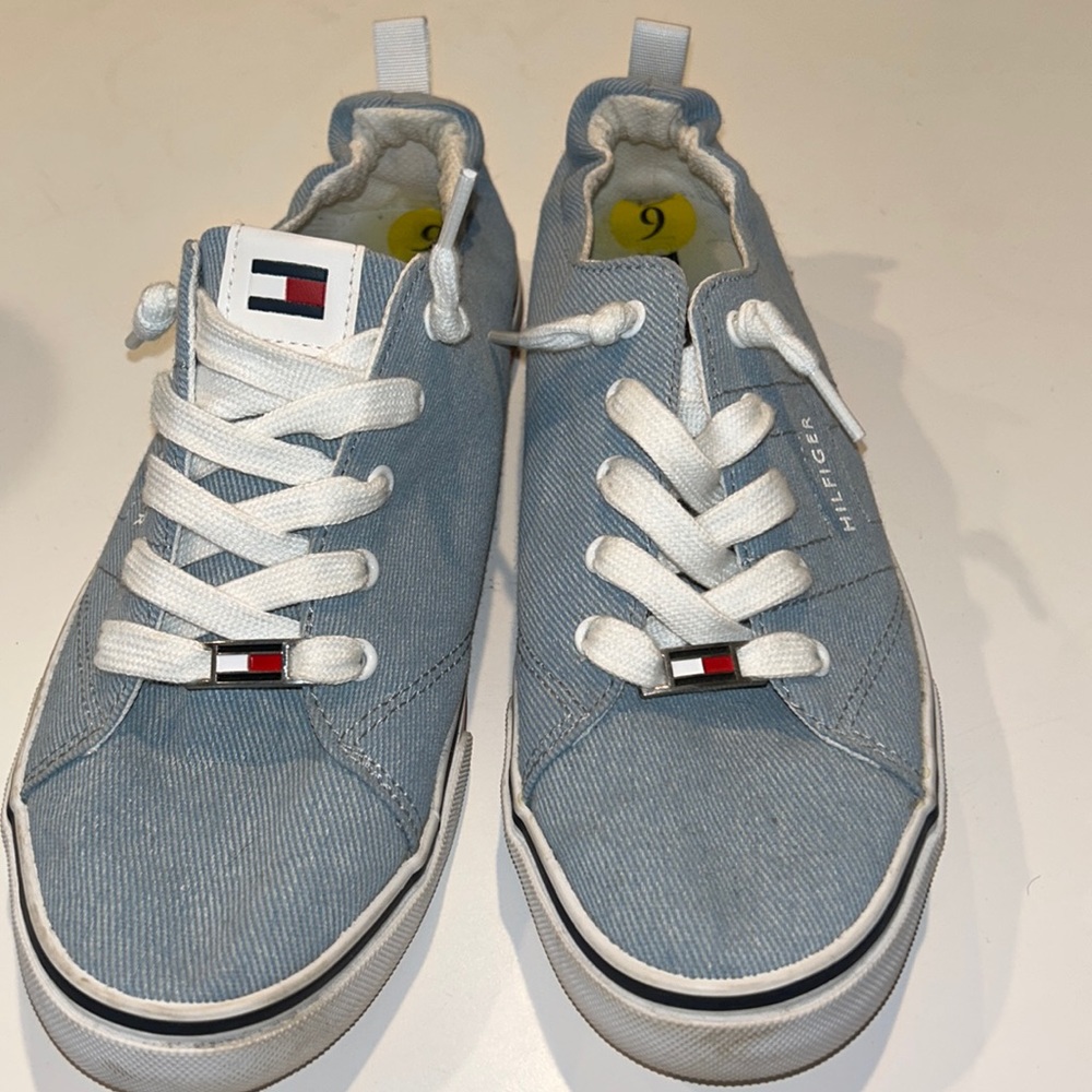 Lace up sneakers